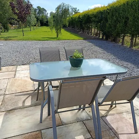 The Feathered Nest At The Cracked Hen Panzió Gorey