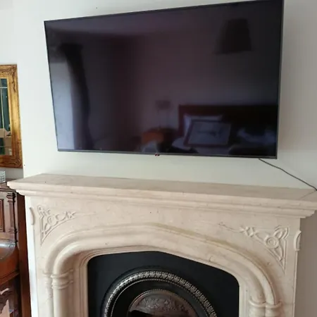 The Feathered Nest At The Cracked Hen ゴリー