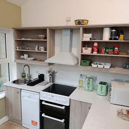 The Feathered Nest At The Cracked Hen 3*