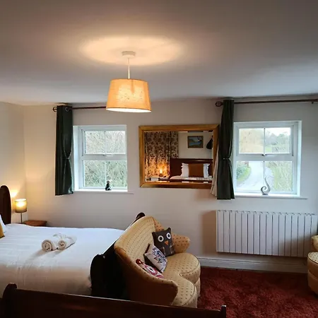 The Feathered Nest At The Cracked Hen 3* Gorey