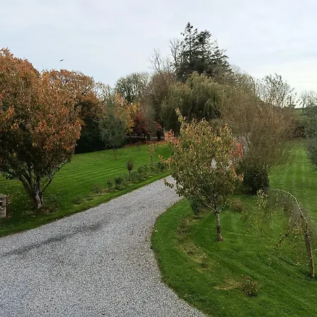 The Feathered Nest At The Cracked Hen 3*