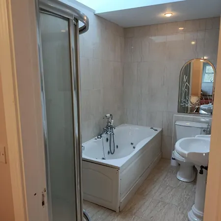 Oda ve Kahvaltı The Feathered Nest At The Cracked Hen Gorey