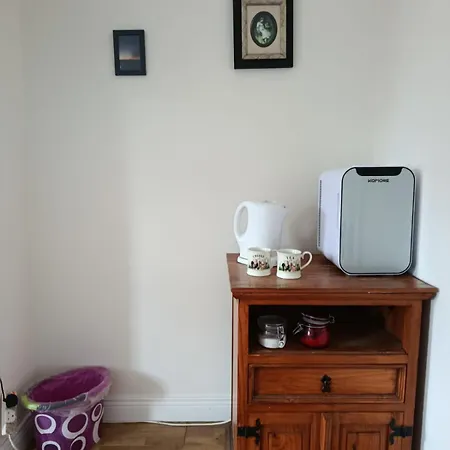 The Feathered Nest At The Cracked Hen 3*